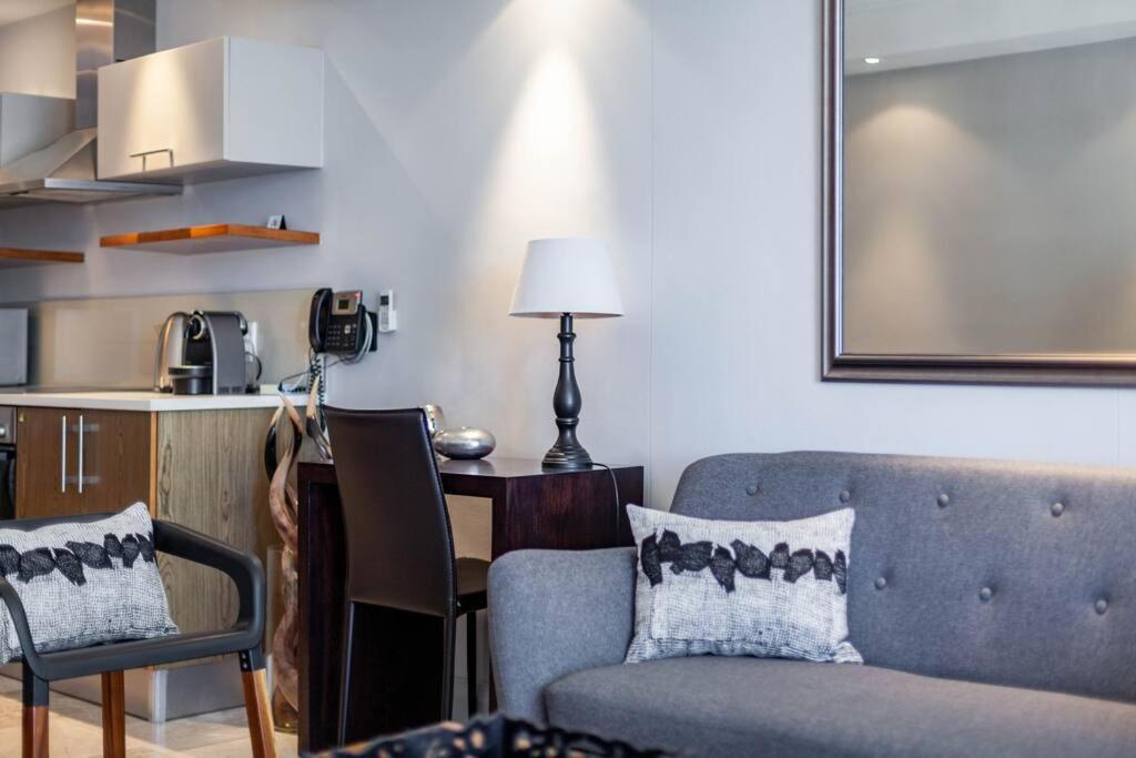 Waterfront Canal Luxury Apartment