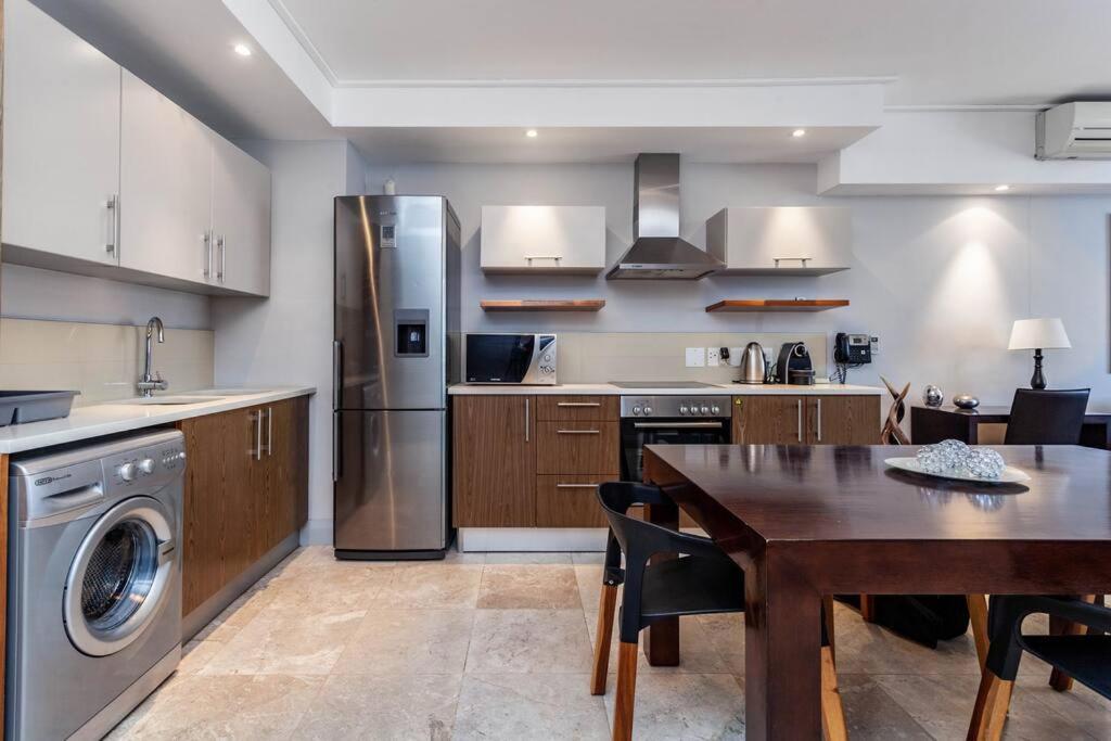 Waterfront Canal Luxury Apartment Cape Town