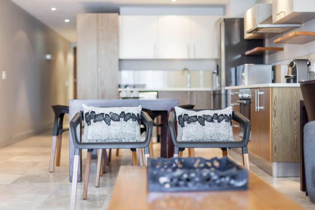 Waterfront Canal Luxury Apartment