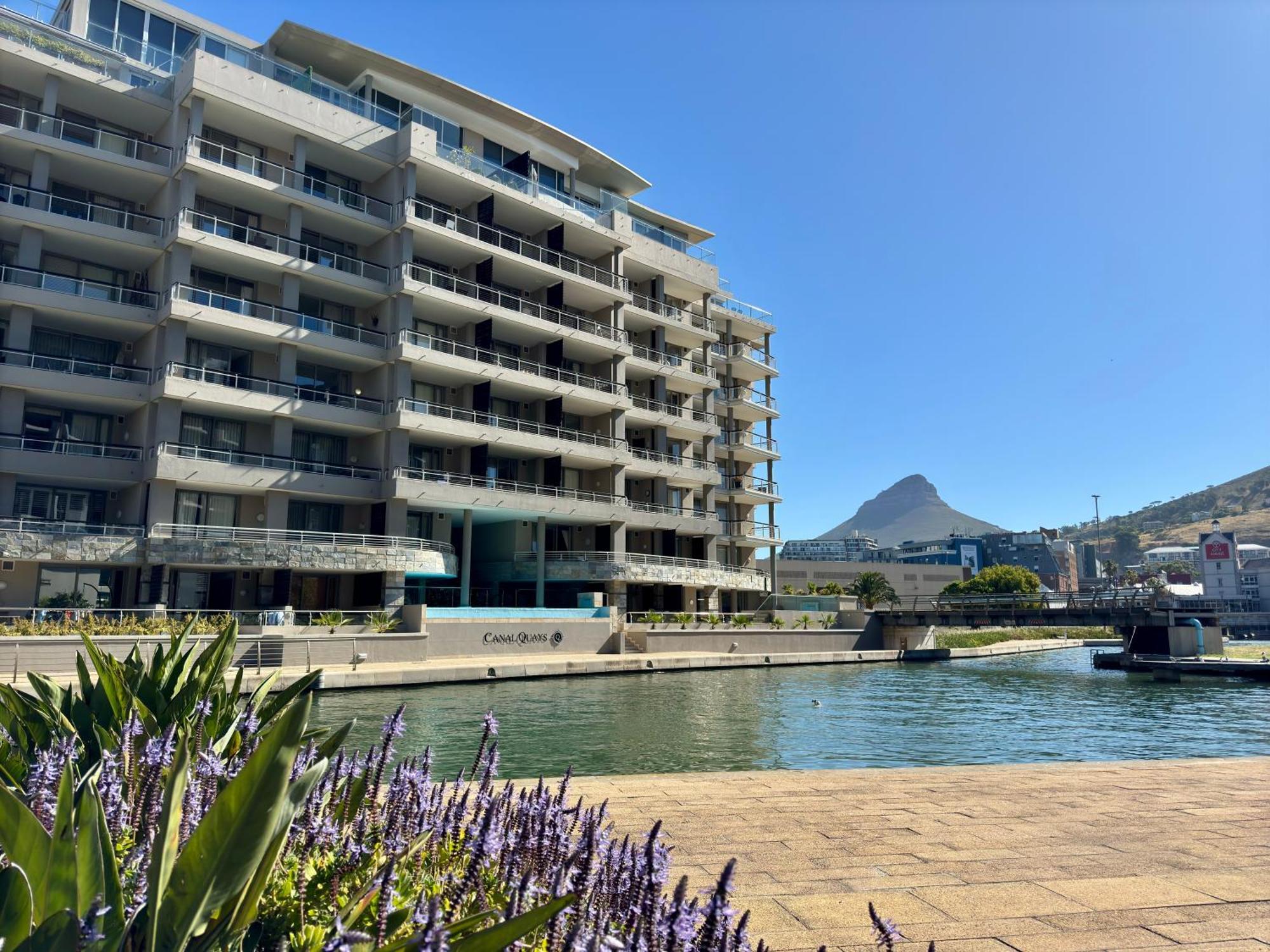 Waterfront Canal Luxury Apartment *